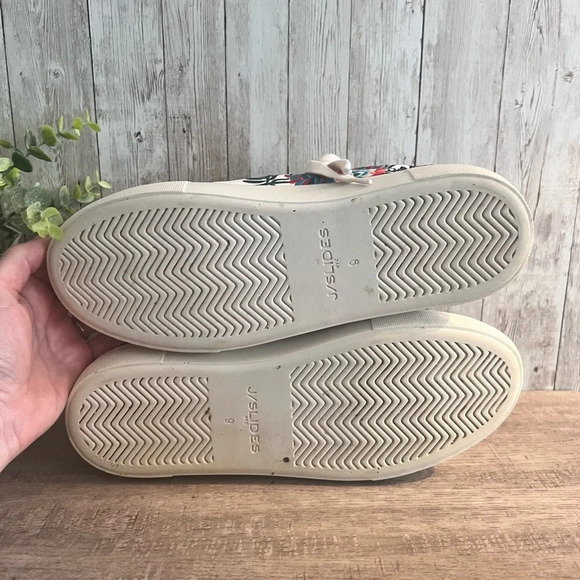 J/Slides Embroidered Floral Sneakers - Picture 4 of 6